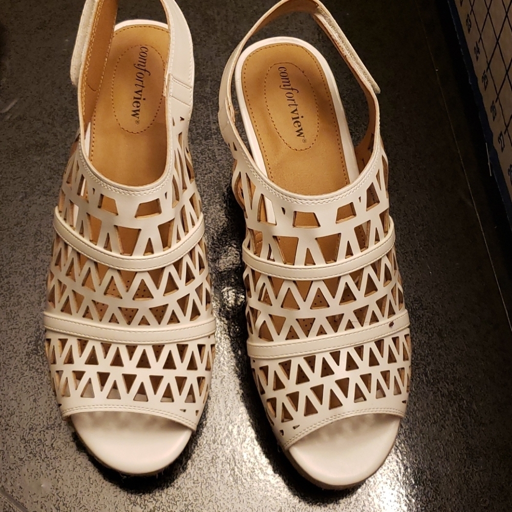 Sandals​ - Picture 2 of 5
